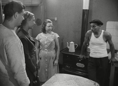 Silvia Monfort and Philippe Noiret in La Pointe Courte (1955)