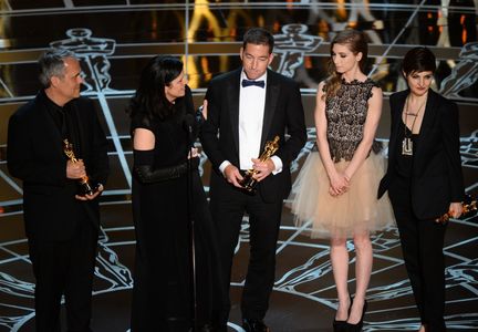 Mathilde Bonnefoy, Laura Poitras, Dirk Wilutzky, Glenn Greenwald, and Lindsay Mills at an event for The Oscars (2015)