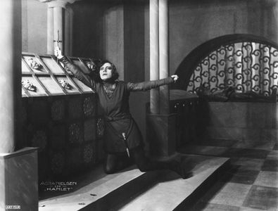 Asta Nielsen in Hamlet (1921)