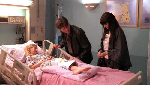 Jennifer Love Hewitt, Tim Guinee, and Kyle Chavarria in Ghost Whisperer (2005)