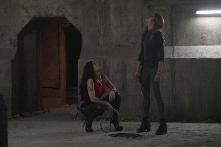 Emeraude Toubia and Katherine McNamara in Shadowhunters (2016)