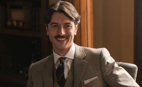 Javier Rey in Velvet (2013)
