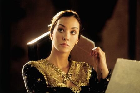 Daniela Amavia as Alia