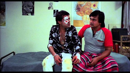Ravi Baswani and Rakesh Bedi in Chashme Buddoor (1981)