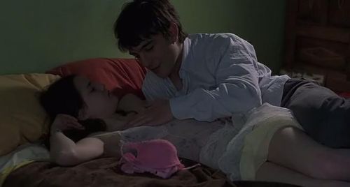 Libero De Rienzo and Roxane Mesquida in Fat Girl (2001)