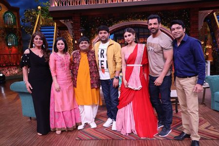 Archana Puran Singh, John Abraham, Kiku Sharda, Sumona Chakravarti, Chandan Prabhakar, Mouni Roy, and Kapil Sharma in Th