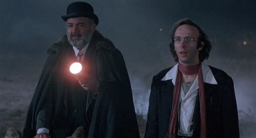 Roberto Benigni and Franco Javarone in The Voice of the Moon (1990)