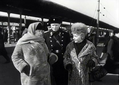 Faina Ranevskaya in Lyogkaya zhizn (1964)