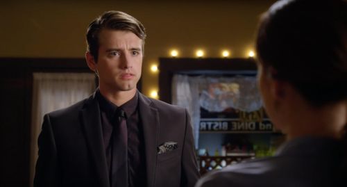 Samantha Figura and Parker Harris in Love on the Vines (2017)