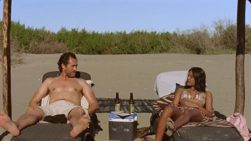 Demián Bichir and Sasha González in Mar de fondo (2020)