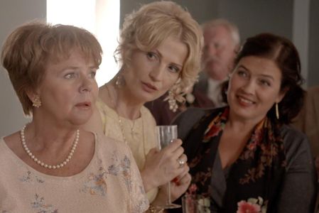 Mette Holt in Hjem (2012)