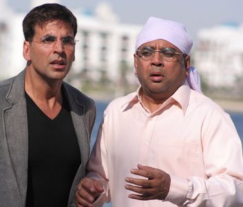 Akshay Kumar and Paresh Rawal in Welcome (2007)