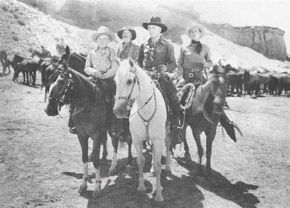 William Boyd, Russell Hayden, George 'Gabby' Hayes, and Billy King in Texas Trail (1937)