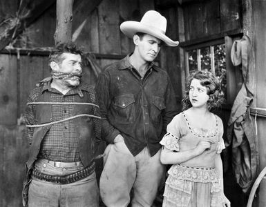 Maurice 'Lefty' Flynn and Gloria Grey in The No-Gun Man (1924)