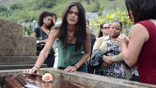 Glória Pires and Antonia Morais in Drop Dead Gorgeous (2015)