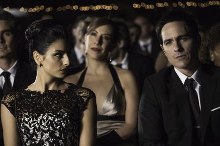 Mauricio Ochmann and Aislinn Derbez in A la mala (2015)