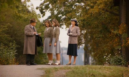 Alice Snirychová, Rudolf Hrusínský, Iva Skudrnova, and Miroslava Skudrnová in The Elementary School (1991)