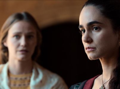 Alicia Sanz and Lucía Guerrero in El Cid (2020)