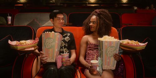 Yasmin Finney and William Gao in Heartstopper (2022)