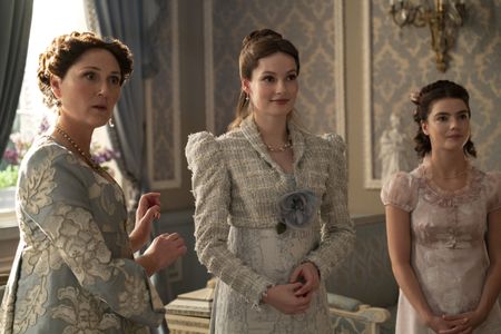 Ruth Gemmell, Florence Hunt, and Hannah Dodd in Bridgerton (2020)