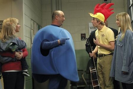 Leigh-Allyn Baker, Christopher Darga, Jason Dolley, Bridgit Mendler, and Mia Talerico in Good Luck Charlie (2010)
