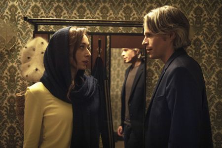 Pooneh Hajimohammadi and Felipe Castro in A Fleeting Encounter (2022)