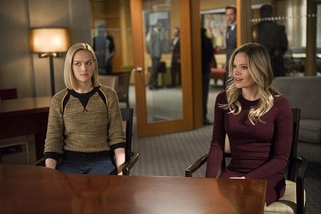 Jess Weixler and Tonya Glanz in The Good Wife (2009)