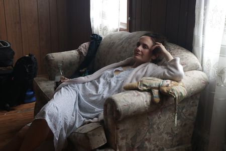 Mary (Julianna Zinkel)