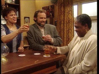 Frederik de Groot, Jetty Mathurin, and Anousha Nzumé in Vrouwenvleugel (1993)