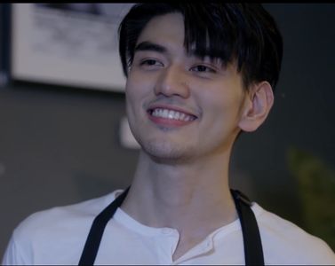 Chinnarat Siriphongchawalit in Theory of Love (2019)