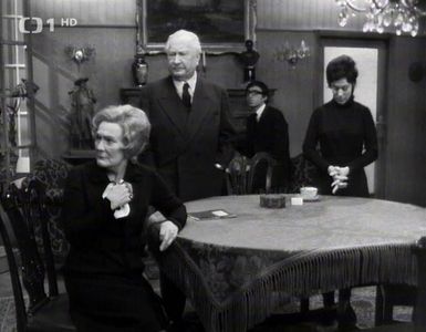 Jirí Lábus, Jaroslav Marvan, Ruzena Merunková, and Jirina Stepnicková in Bláznova smrt (1973)
