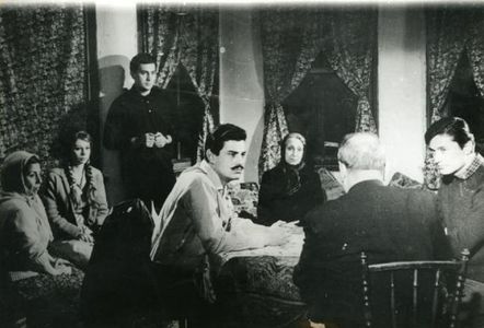 Cüneyt Arkin, Mümtaz Ener, Tanju Gürsu, Pervin Par, Mualla Sürer, Muadelet Tibet, and Özden Çelik in Birds of Exile (196