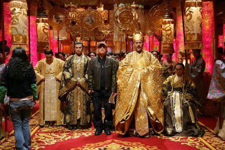 Chow Yun-Fat, Yimou Zhang, Ye Liu, Jay Chou, and Junjie Qin in Curse of the Golden Flower (2006)