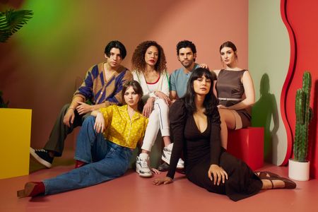 Tawny Cypress, Samantha Hanratty, Kevin Alves, Steven Krueger, Sophie Nélisse, and Courtney Eaton at an event for Yellow