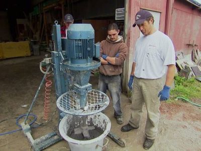 Mike Rowe in Dirty Jobs (2005)