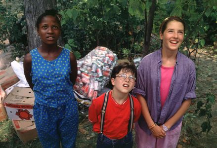 Vincent Bolduc, Marie-Stéphane Gaudry, and Kesnamelly Neff in Pas de répit pour Mélanie (1990)