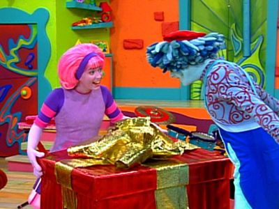 Lisa Lennox and Chad McNamara in The Doodlebops (2004)