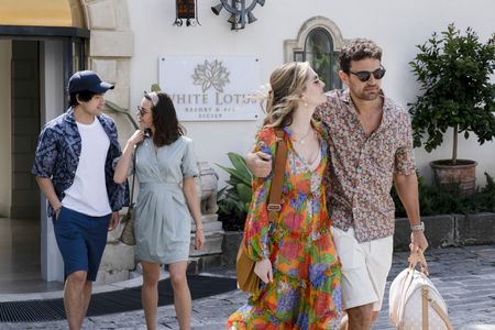 Aubrey Plaza, Will Sharpe, Meghann Fahy, Theo James, and Fabio Lovino in The White Lotus (2021)