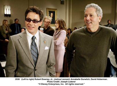Robert Downey Jr., Annabelle Gurwitch, David Hoberman, and Joshua Leonard in The Shaggy Dog (2006)