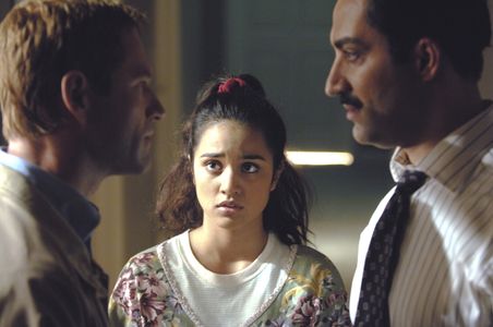 Aaron Eckhart, Peter Macdissi, and Summer Bishil in Towelhead (2007)