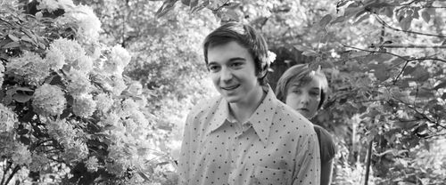 Dylan Authors and Julia Sarah Stone in Weirdos (2016)