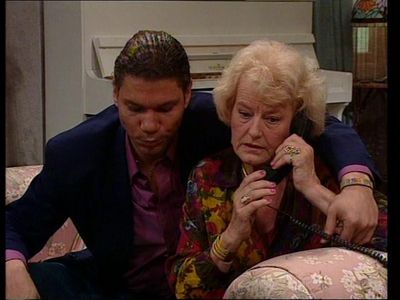 Truus Dekker and Kenneth Herdigein in We zijn weer thuis (1989)