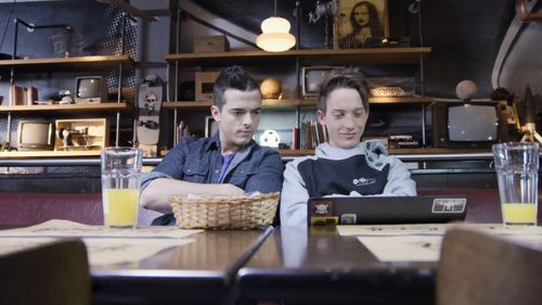 Guido Pennelli and Mariano Zabalza in Once (2017)