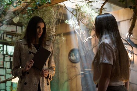 Still of Laysla De Oliveira and Nicole James in Locke and Key (2020)