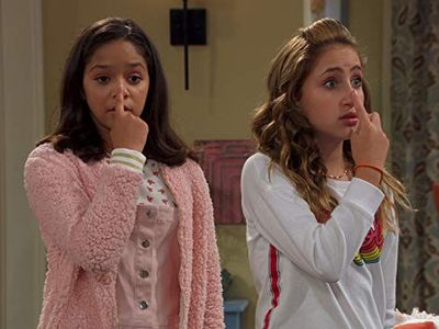 Ava Kolker and Ruth Righi in Sydney to the Max: How the Syd Stole Christmas (2019)