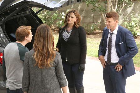 David Boreanaz, Julie Claire, Emily Deschanel, and Justin Castor in Bones (2005)