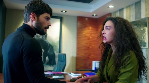 Akin Akinözü and Ebru Sahin in Hercai: 9.Bölüm (2019)