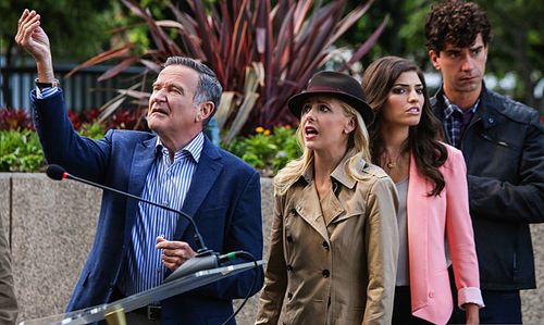 Robin Williams, Sarah Michelle Gellar, Hamish Linklater, and Amanda Setton in The Crazy Ones (2013)
