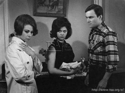 Ediz Hun, Pervin Par, and Figen Say in Ilk askim (1967)