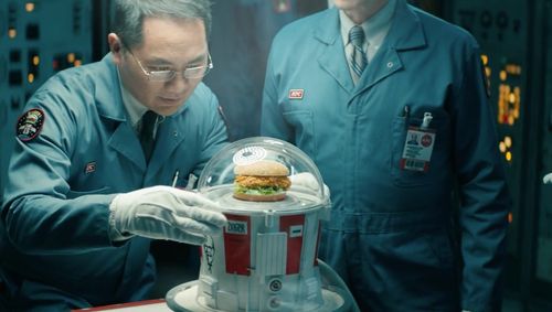 KFC commercial with Rob Lowe (2017)